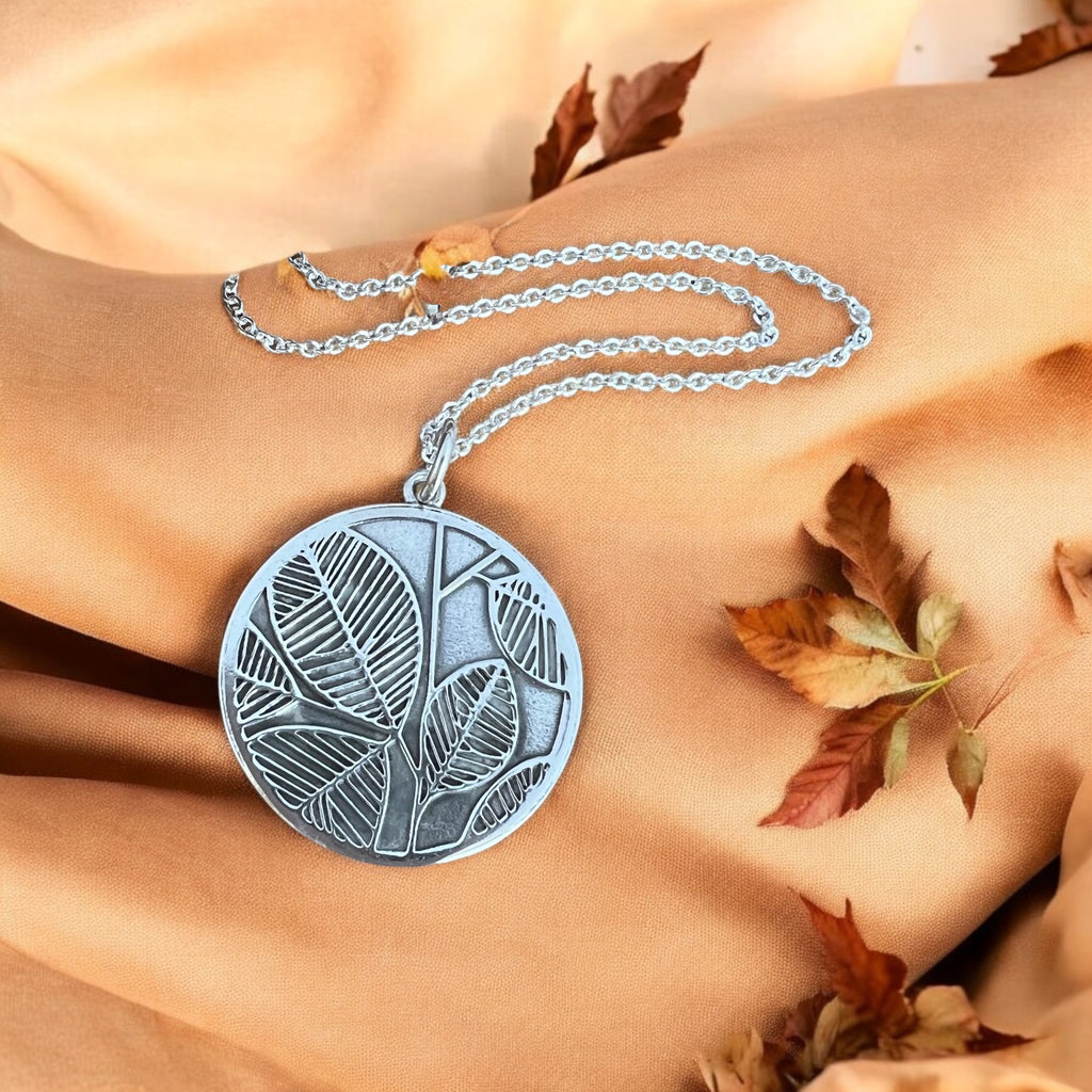 Circle of leaves necklace, silver